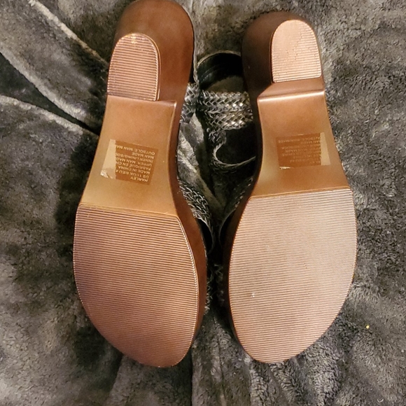 Sandals - Picture 4 of 6